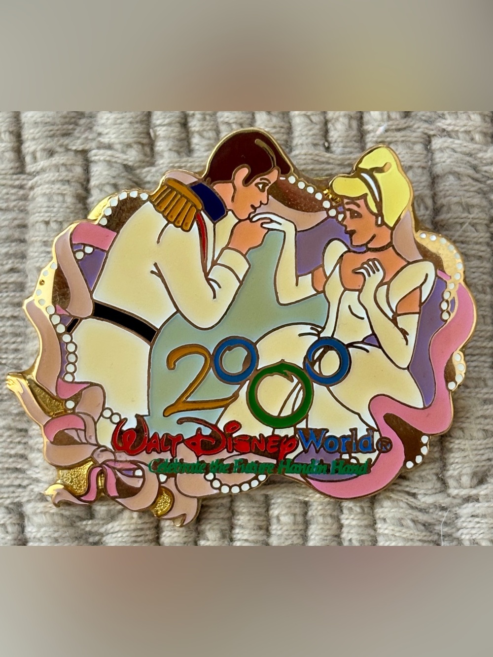 DISNEY 2000 LE 7500 WDW Cinderella & Prince Charming Wedding Series Pin